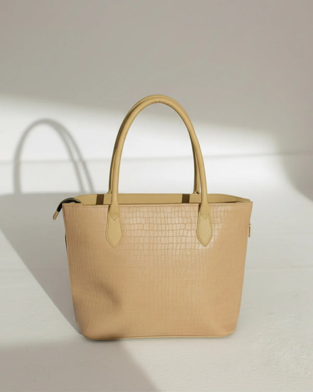 حقيبة يد نسائية بنقشة جلد التمساح | Croc-Embossed Women's Tote Bag
